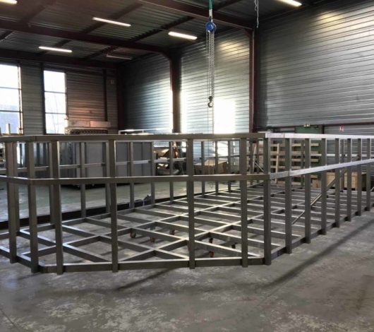 image structure piscine inox